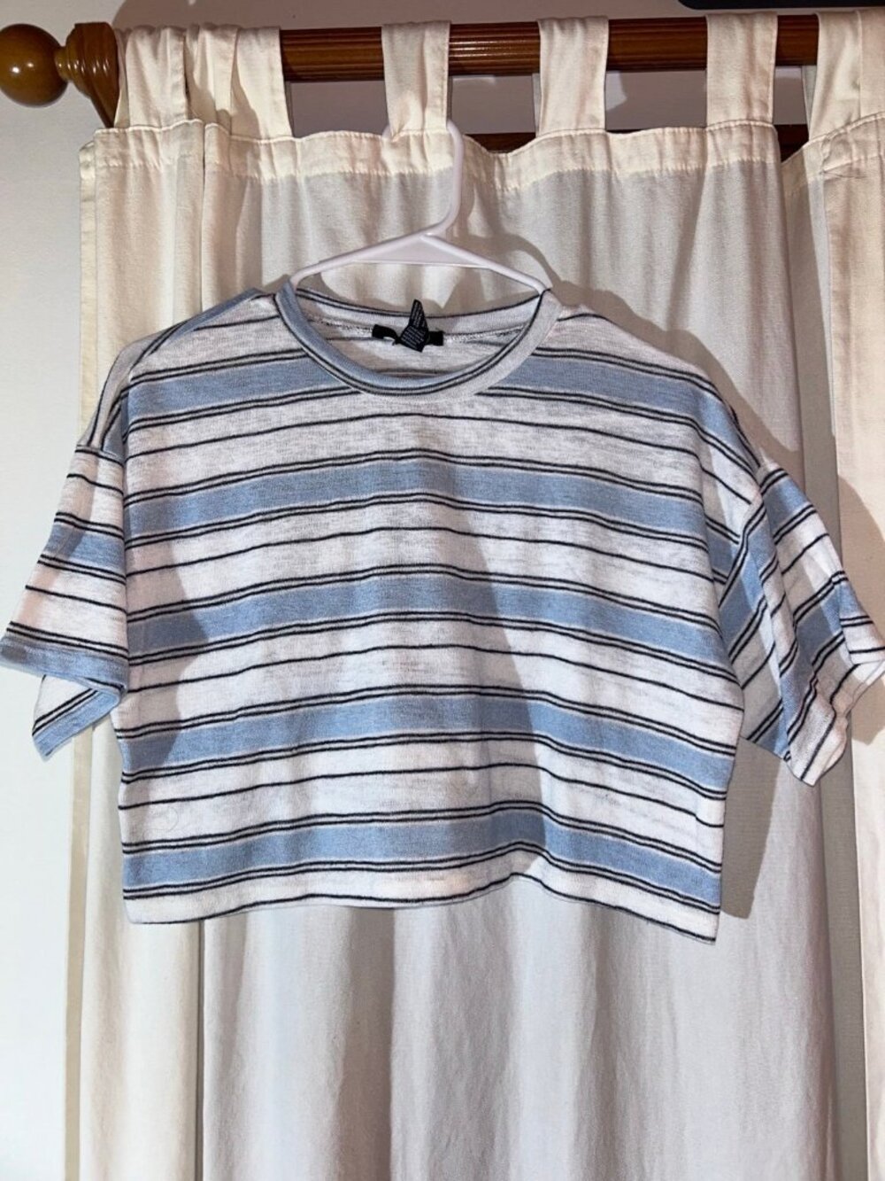 Forever 21 blue and white striped cropped t shirt size small